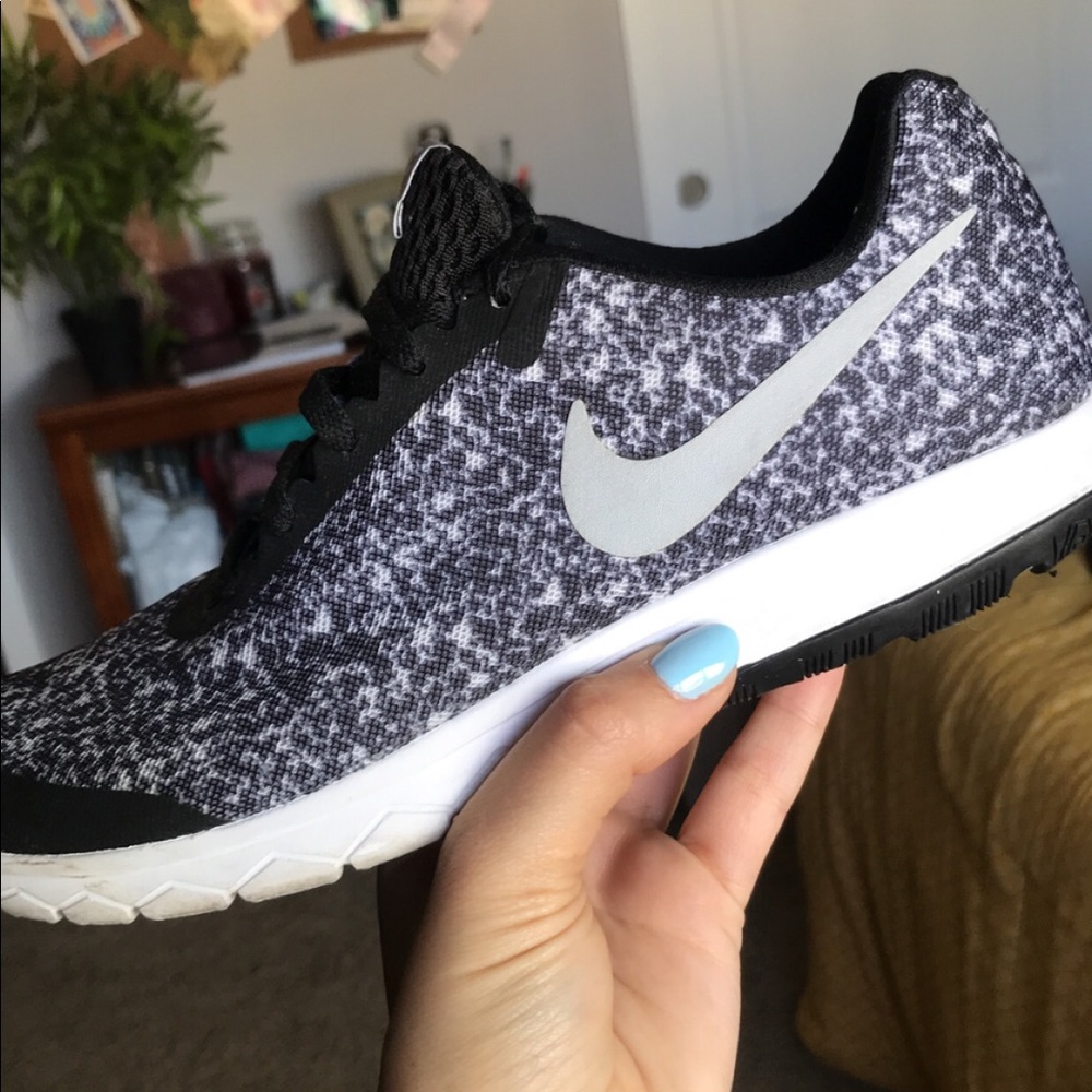 Nike Shoes | Black/White | Women Size: 7
